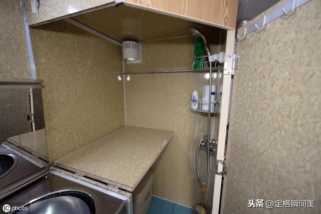 4位老板耗资27万，把货车改装成移动“别墅”，3居室24平方可住12人 - 第7张