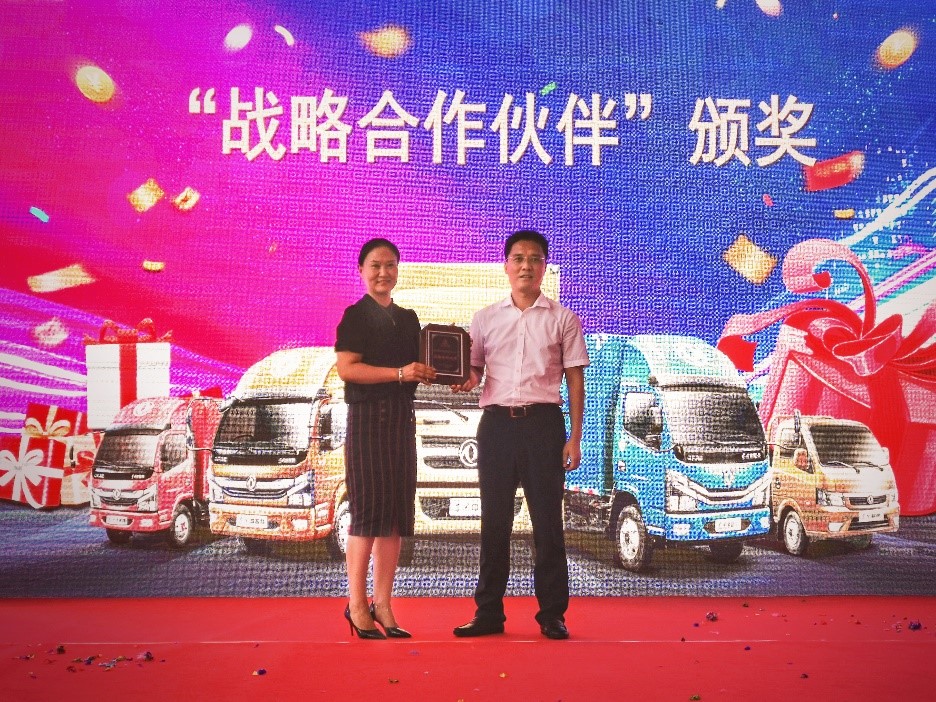 平均1分钟卖出1台东风轻卡 ，东风轻型车20周年团购钜惠席卷江城 - 第1张