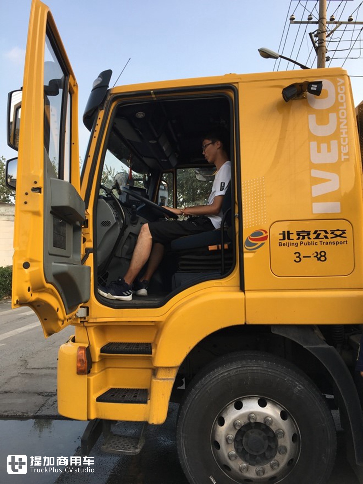 深入北京公交集团,实地探访陕汽、红岩两款公交救援车的使用情况 - 第5张 - 提加商用车网 深入北京公交集团,实地探访陕汽、红岩两款公交救援车的使用情况 - 第5张