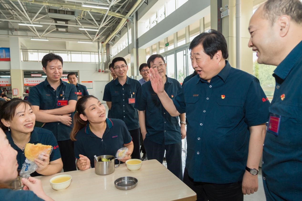 谭旭光:职工满意才是我们最大的满意! - 第2张 - 提加商用车网 谭旭光:职工满意才是我们最大的满意! - 第2张