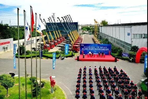 采用欧曼ETX随车起重运输车的50台徐工一体化随车起重机进军中东！ - 第2张