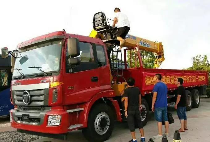 采用欧曼ETX随车起重运输车的50台徐工一体化随车起重机进军中东！ - 第7张