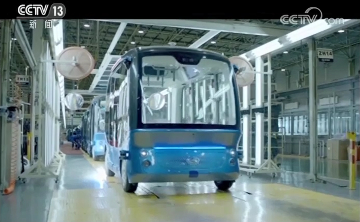 自豪！金龙阿波龙荣登央视《共和国发展成就巡礼》 - 第2张