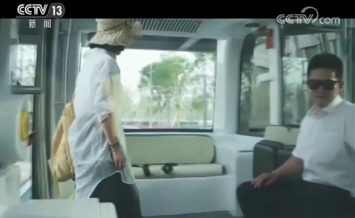 自豪!金龙阿波龙荣登央视《共和国发展成就巡礼》 - 第3张 - 提加商用车网 自豪!金龙阿波龙荣登央视《共和国发展成就巡礼》 - 第3张