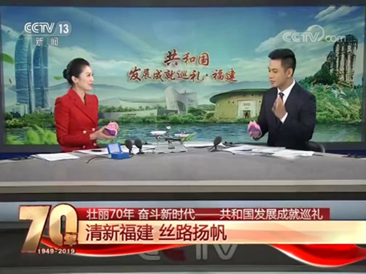 自豪！金龙阿波龙荣登央视《共和国发展成就巡礼》 - 第1张