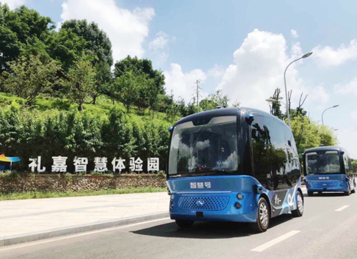 自豪！金龙阿波龙荣登央视《共和国发展成就巡礼》 - 第5张