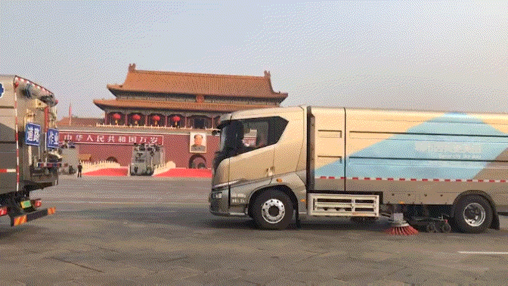 骄傲！比亚迪T8纯电动洗扫车服务新中国70华诞盛典 - 第2张