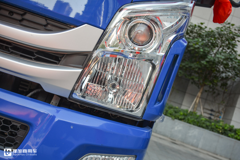 德邦快递最近还定制了一批跃进轻卡，涂装“亮”，配置也很人性化 - 第3张