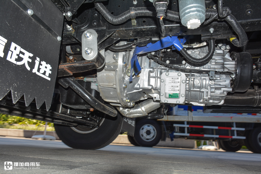 德邦快递最近还定制了一批跃进轻卡，涂装“亮”，配置也很人性化 - 第12张