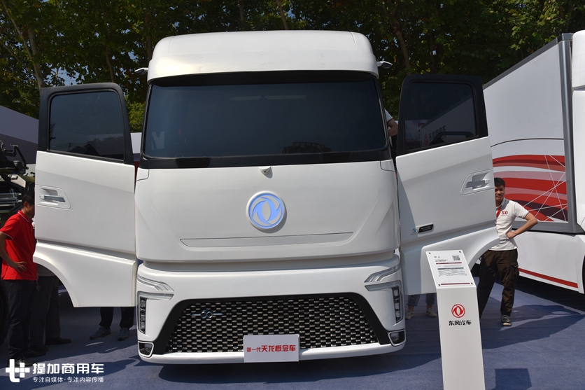 东风天龙概念卡车来了,内饰很未来,油电混合动力还能省油15% - 第1张 - 提加商用车网 东风天龙概念卡车来了,内饰很未来,油电混合动力还能省油15% - 第1张