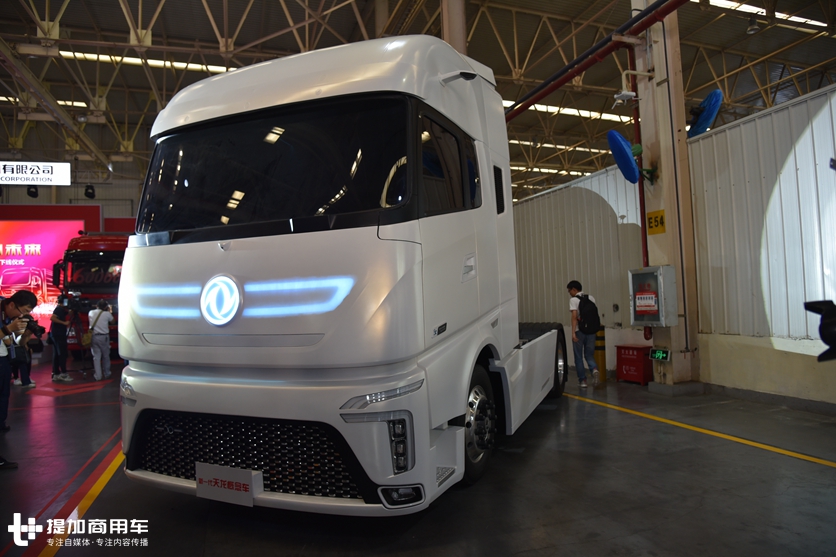 东风天龙概念卡车来了,内饰很未来,油电混合动力还能省油15% - 第2张 - 提加商用车网 东风天龙概念卡车来了,内饰很未来,油电混合动力还能省油15% - 第2张