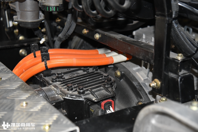 东风天龙概念卡车来了,内饰很未来,油电混合动力还能省油15% - 第3张 - 提加商用车网 东风天龙概念卡车来了,内饰很未来,油电混合动力还能省油15% - 第3张