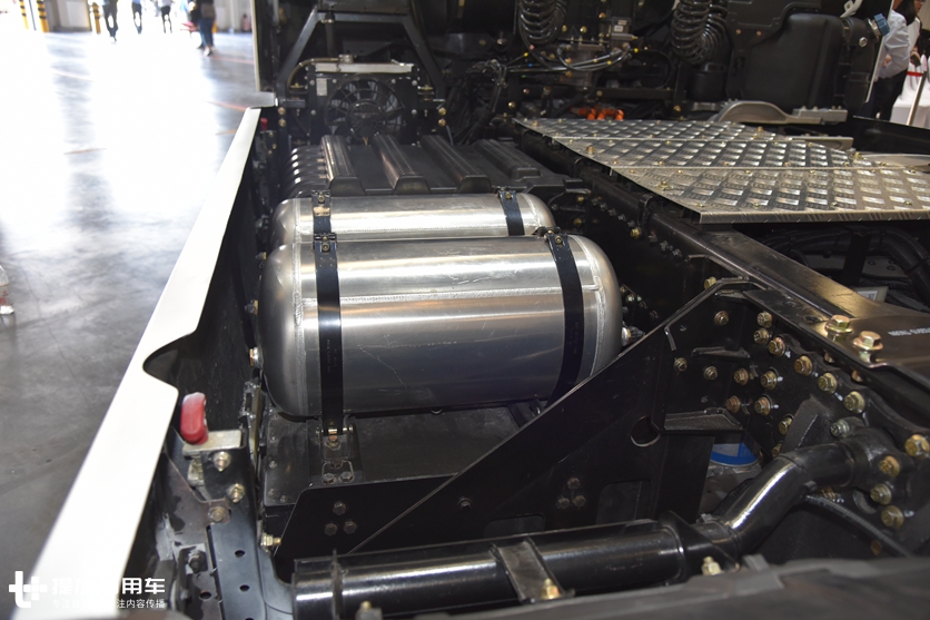 东风天龙概念卡车来了,内饰很未来,油电混合动力还能省油15% - 第6张 - 提加商用车网 东风天龙概念卡车来了,内饰很未来,油电混合动力还能省油15% - 第6张