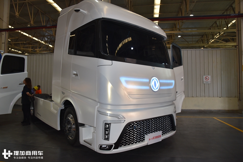 东风天龙概念卡车来了,内饰很未来,油电混合动力还能省油15% - 第5张 - 提加商用车网 东风天龙概念卡车来了,内饰很未来,油电混合动力还能省油15% - 第5张