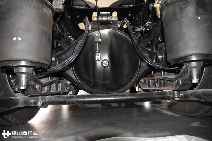 东风天龙概念卡车来了,内饰很未来,油电混合动力还能省油15% - 第8张 - 提加商用车网 东风天龙概念卡车来了,内饰很未来,油电混合动力还能省油15% - 第8张