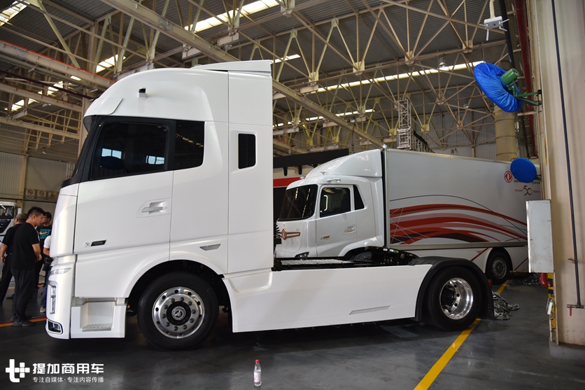 东风天龙概念卡车来了,内饰很未来,油电混合动力还能省油15% - 第9张 - 提加商用车网 东风天龙概念卡车来了,内饰很未来,油电混合动力还能省油15% - 第9张