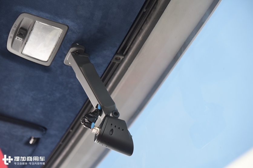 东风天龙概念卡车来了,内饰很未来,油电混合动力还能省油15% - 第15张 - 提加商用车网 东风天龙概念卡车来了,内饰很未来,油电混合动力还能省油15% - 第15张