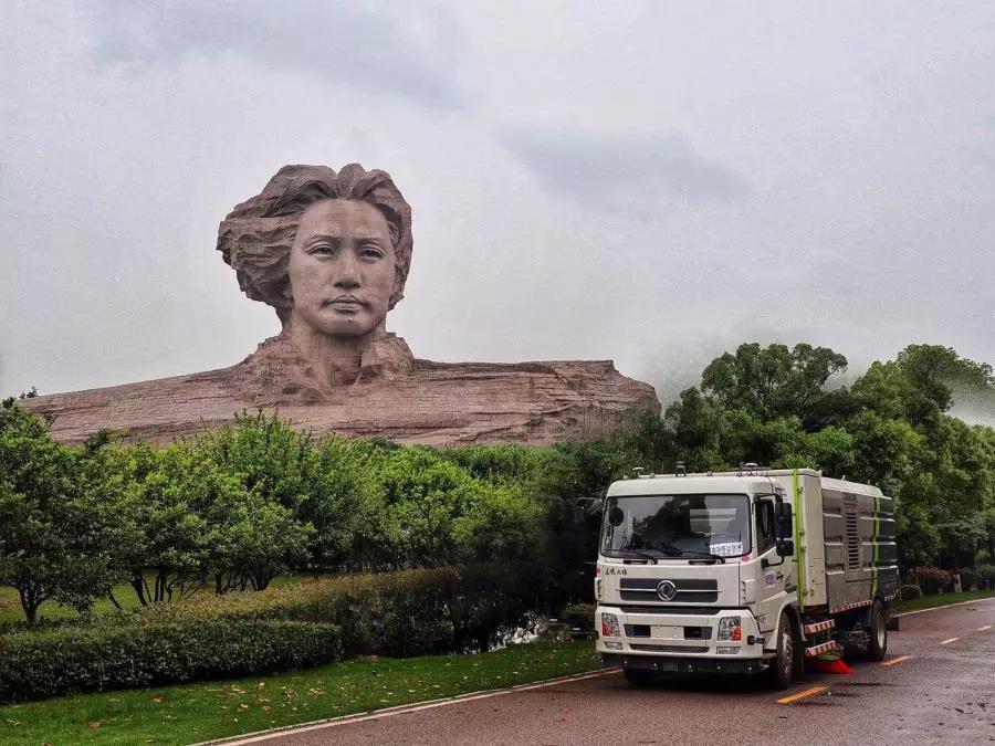 仪表台跟大屏结合、取消副驾座椅，东风新一代天龙概念车到底长什么样？看图！ - 第7张