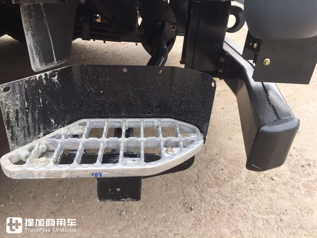 终于把自动挡变速箱引入到了国内，庆铃FVR自动挡载货车实拍 - 第4张