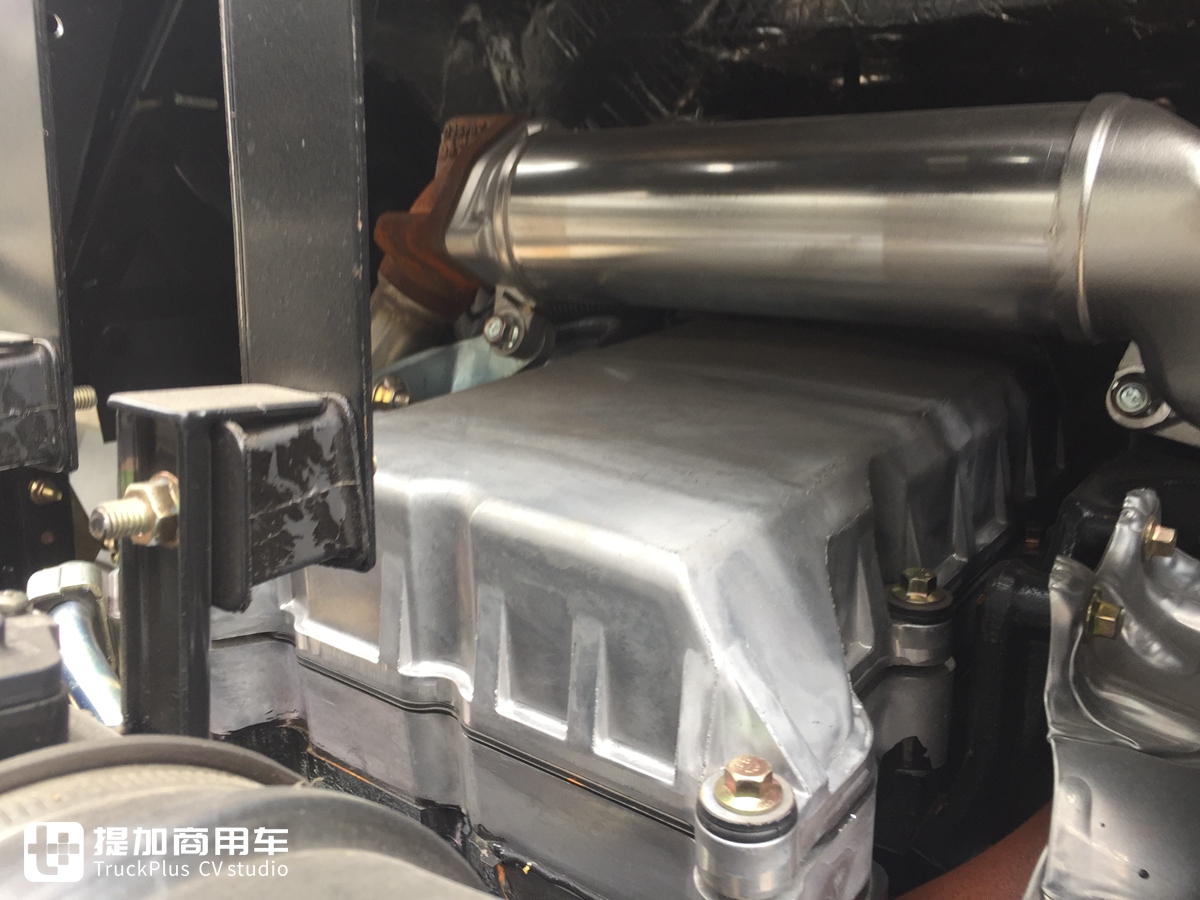终于把自动挡变速箱引入到了国内，庆铃FVR自动挡载货车实拍 - 第5张