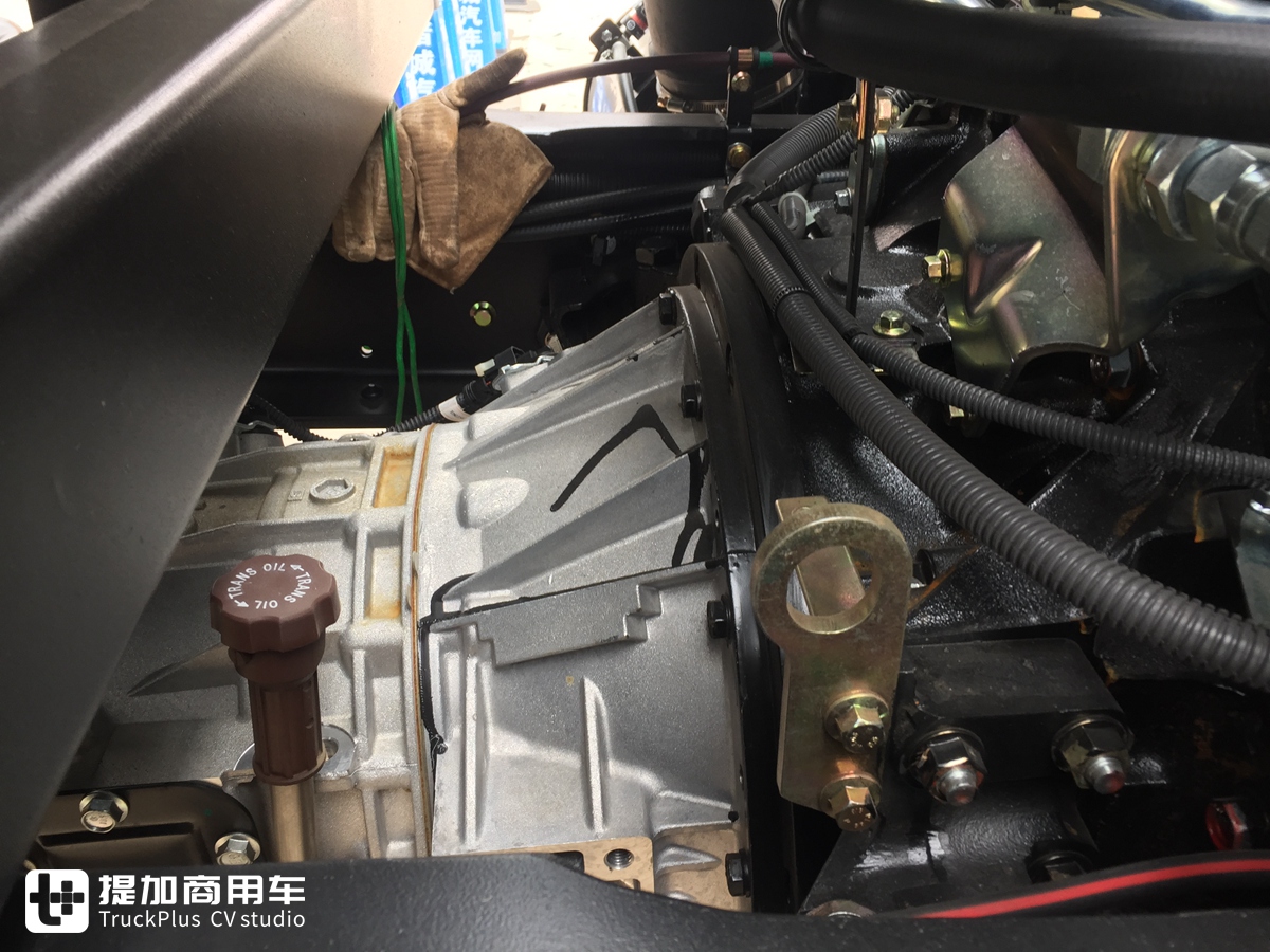 终于把自动挡变速箱引入到了国内，庆铃FVR自动挡载货车实拍 - 第6张