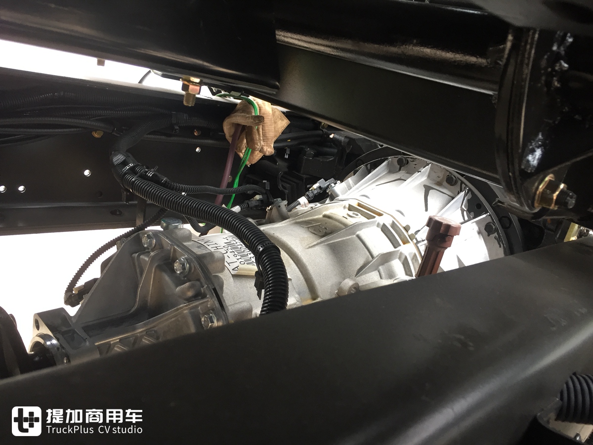 终于把自动挡变速箱引入到了国内，庆铃FVR自动挡载货车实拍 - 第7张