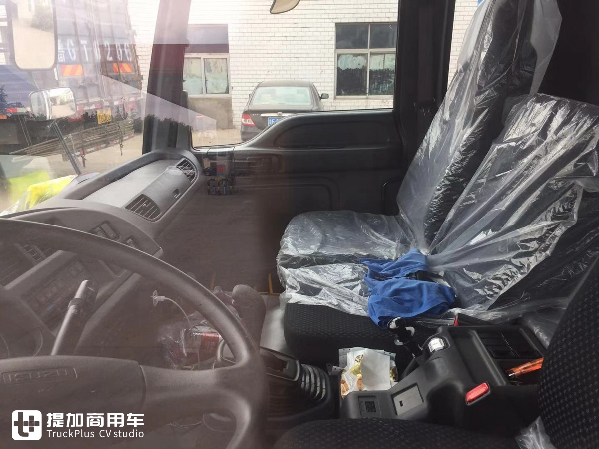 终于把自动挡变速箱引入到了国内，庆铃FVR自动挡载货车实拍 - 第9张