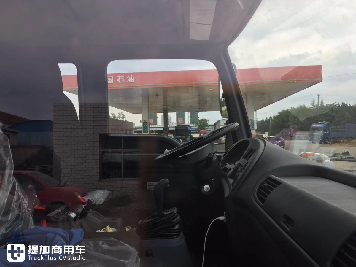 终于把自动挡变速箱引入到了国内，庆铃FVR自动挡载货车实拍 - 第11张