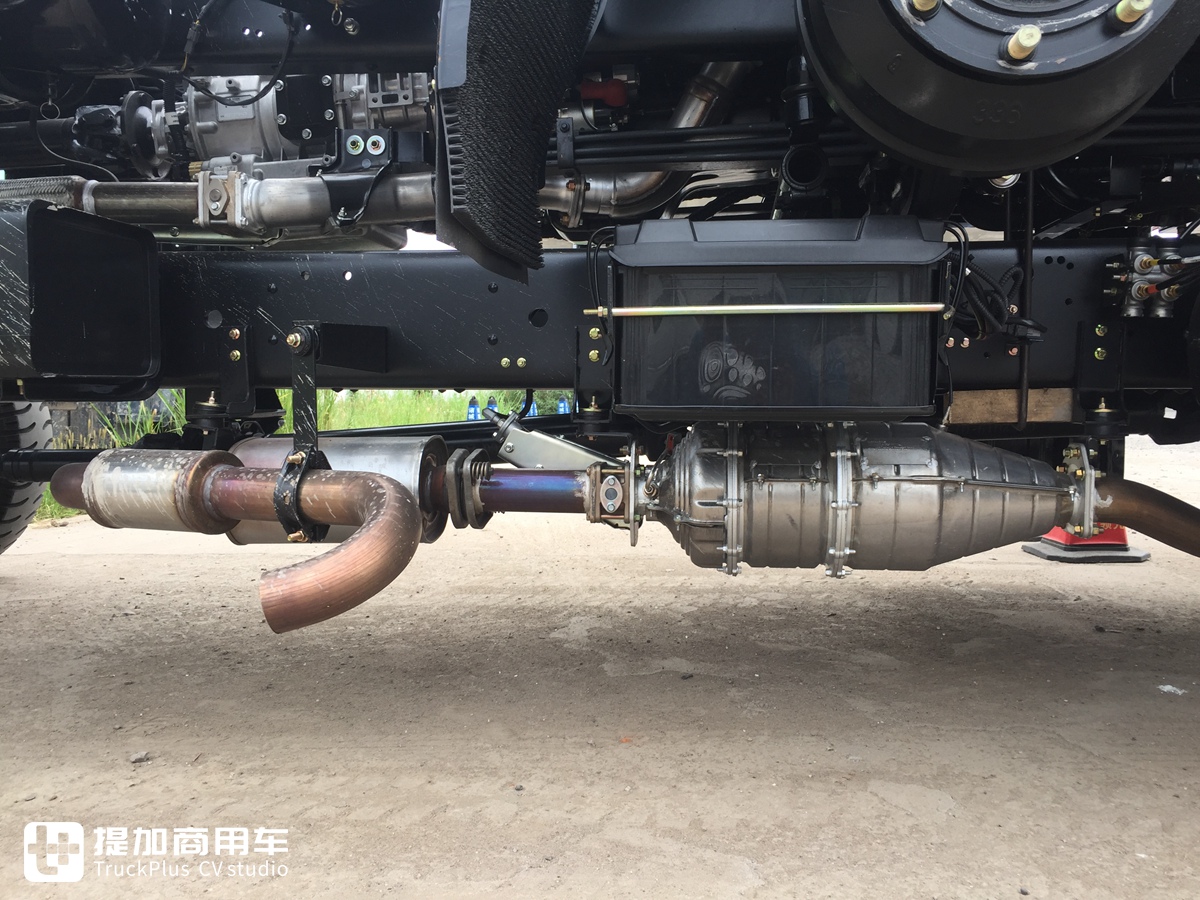 终于把自动挡变速箱引入到了国内，庆铃FVR自动挡载货车实拍 - 第13张