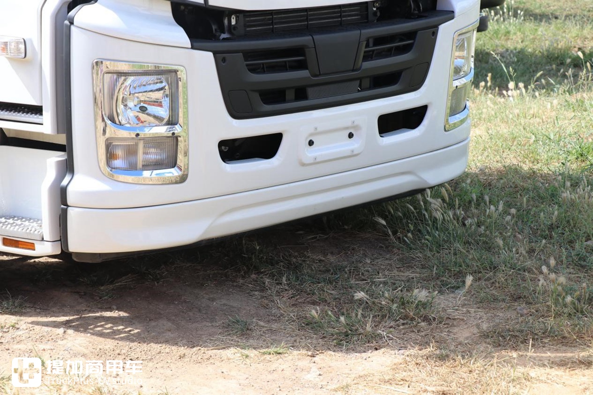 深入改装厂实拍庆铃巨咖前四后八泵车底盘，没想到还是国六版本 - 第3张