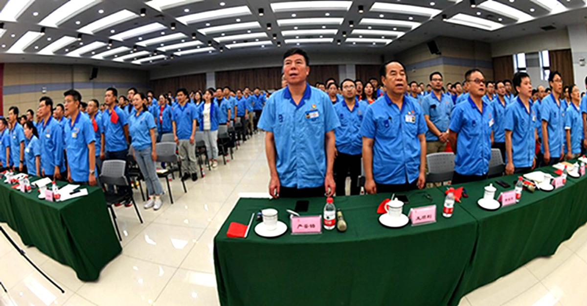 法士特组织收看庆祝中华人民共和国成立70周年大会 - 第1张