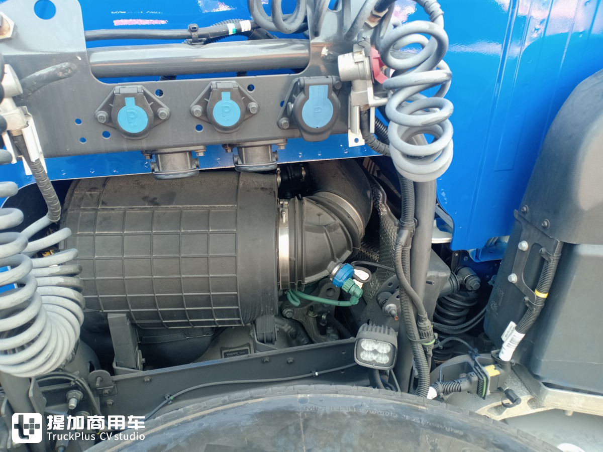 备战双十一,德邦快递全新采购的一大批沃尔沃FM460已经投入运营 - 第7张 - 提加商用车网 备战双十一,德邦快递全新采购的一大批沃尔沃FM460已经投入运营 - 第7张