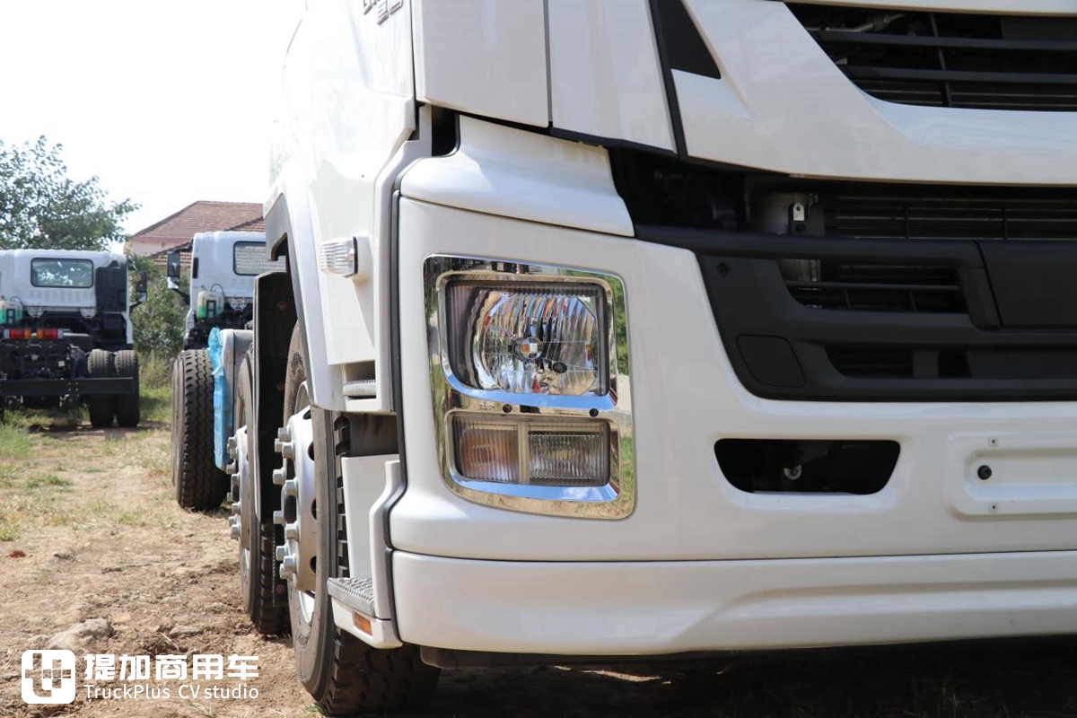 深入改装厂实拍庆铃巨咖前四后八泵车底盘，没想到还是国六版本 - 第5张