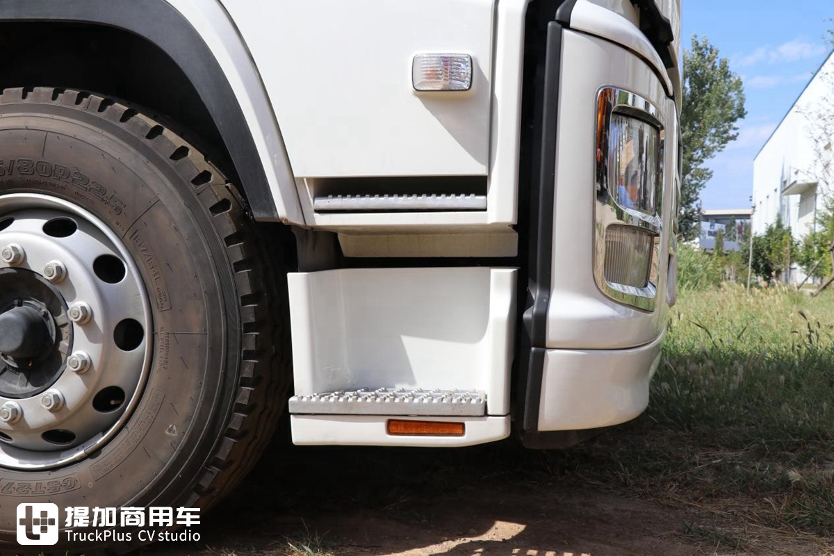 深入改装厂实拍庆铃巨咖前四后八泵车底盘，没想到还是国六版本 - 第6张