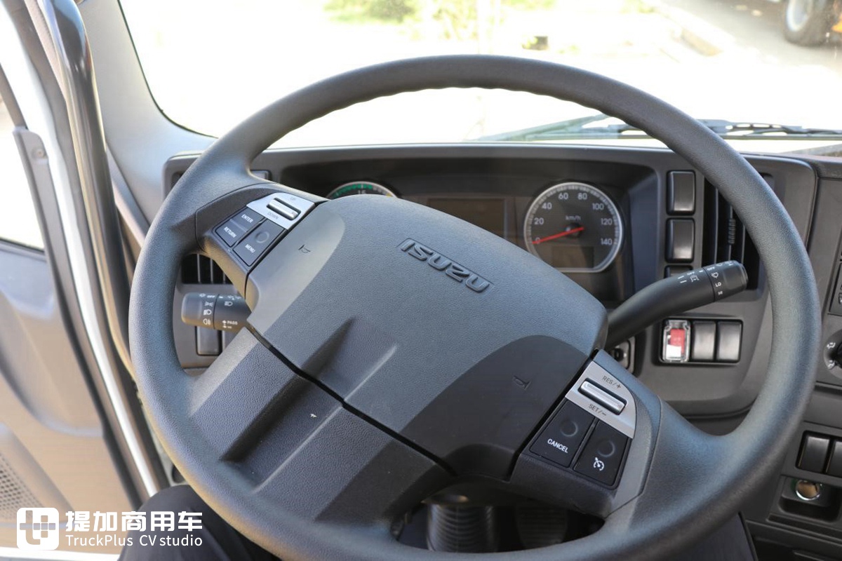 深入改装厂实拍庆铃巨咖前四后八泵车底盘，没想到还是国六版本 - 第9张