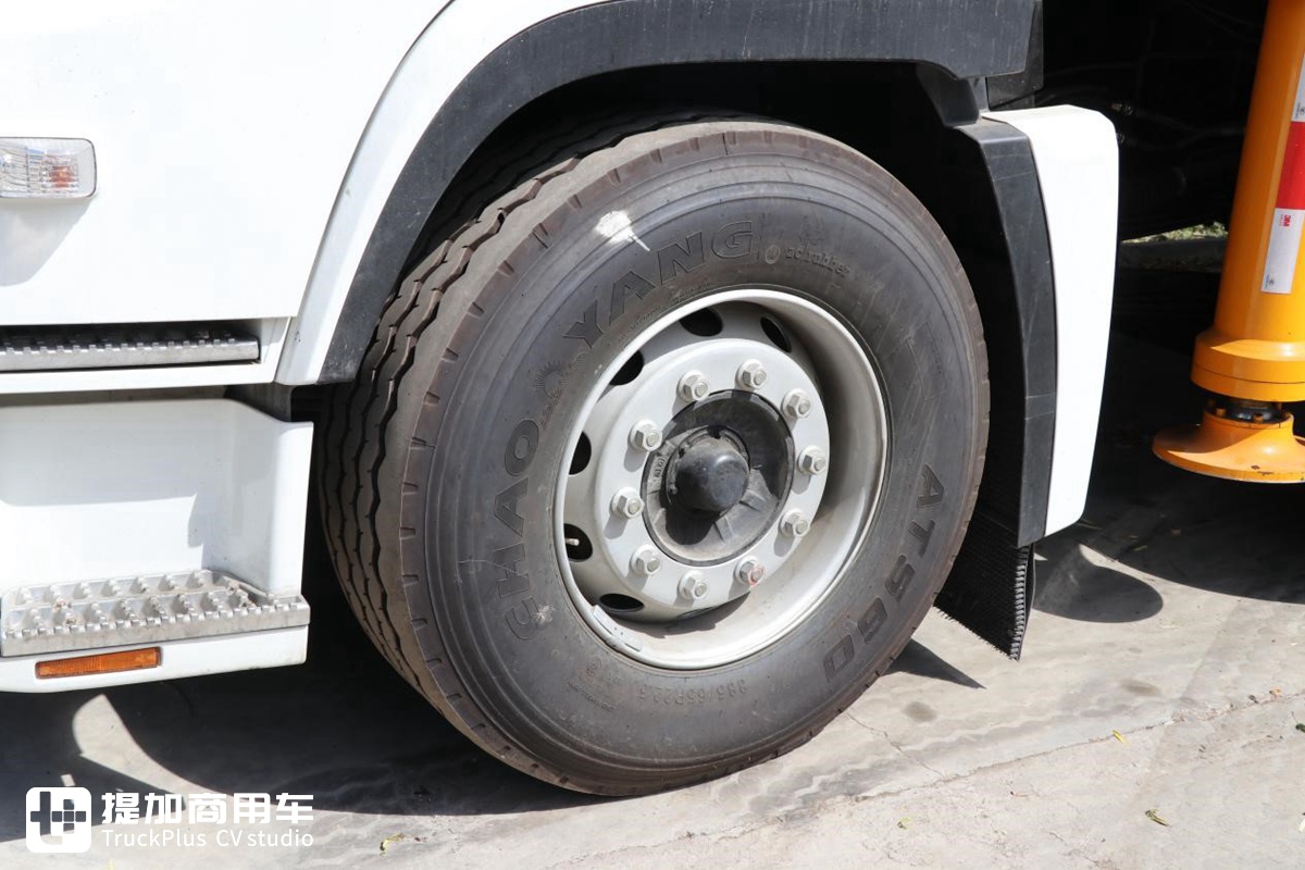 深入改装厂实拍庆铃巨咖前四后八泵车底盘，没想到还是国六版本 - 第20张