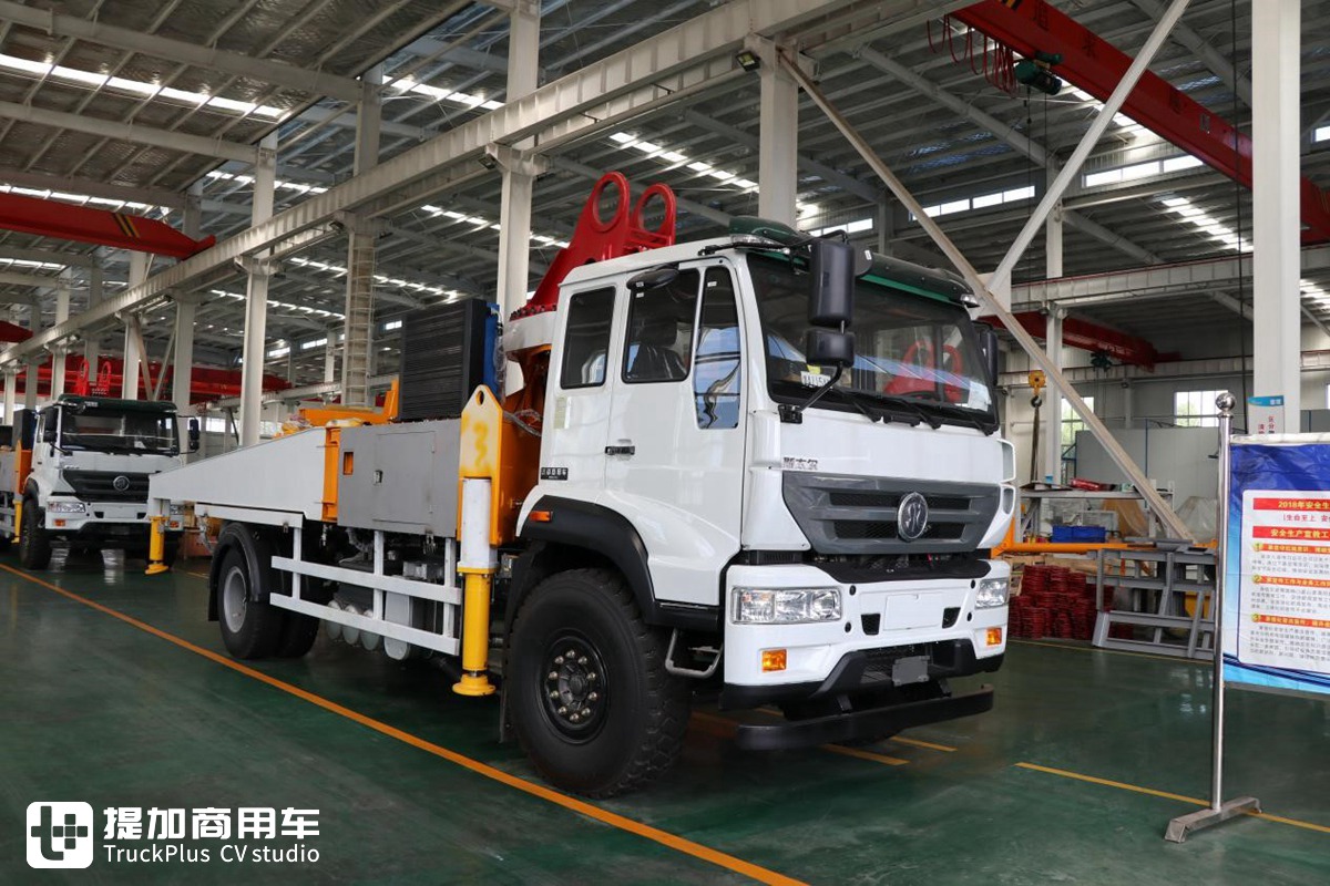 深入改装厂实拍庆铃巨咖前四后八泵车底盘，没想到还是国六版本 - 第25张