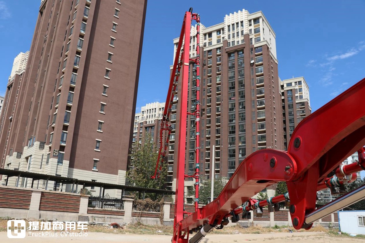 深入改装厂实拍庆铃巨咖前四后八泵车底盘，没想到还是国六版本 - 第27张