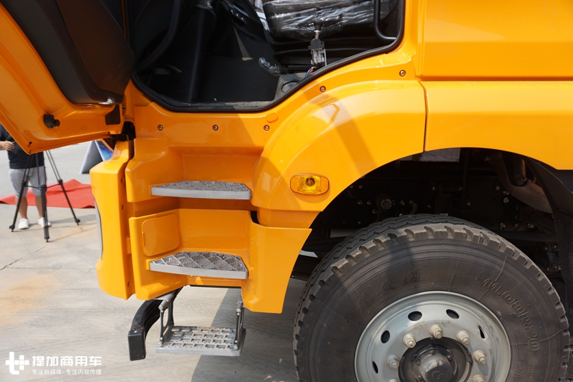 陕汽更具性价比的自卸车,带您见识德龙新M3000前四后八的硬实力 - 第8张 - 提加商用车网 陕汽更具性价比的自卸车,带您见识德龙新M3000前四后八的硬实力 - 第8张