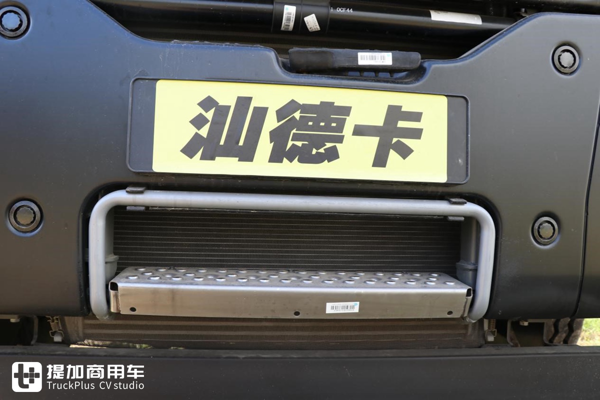 没有卧铺，纯平顶驾驶室，带您见识一款不常见的汕德卡特供底盘 - 第8张