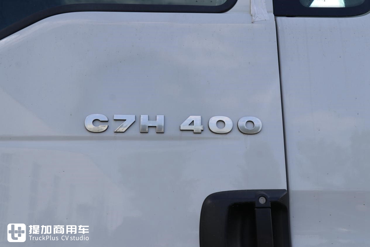 没有卧铺，纯平顶驾驶室，带您见识一款不常见的汕德卡特供底盘 - 第21张