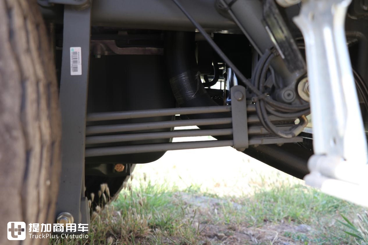 没有卧铺，纯平顶驾驶室，带您见识一款不常见的汕德卡特供底盘 - 第23张