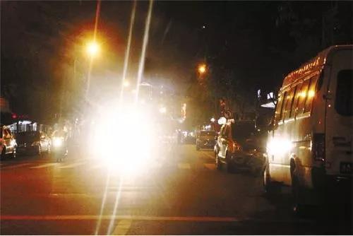 司机乱用远光灯也要担责! - 第1张 - 提加商用车网 司机乱用远光灯也要担责! - 第1张