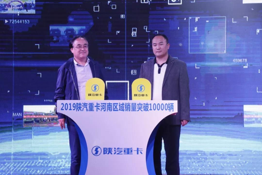 现场签单527台,德龙X5000尊享夜驾会全国首站在河南盛大举行 - 第6张 - 提加商用车网 现场签单527台,德龙X5000尊享夜驾会全国首站在河南盛大举行 - 第6张