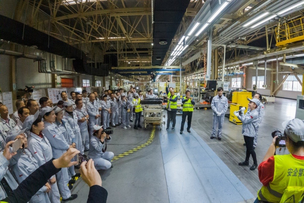 向奋斗者致敬:中视协文艺志愿者小分队走进东风商用车开展服务采风 - 第3张 - 提加商用车网 向奋斗者致敬:中视协文艺志愿者小分队走进东风商用车开展服务采风 - 第3张