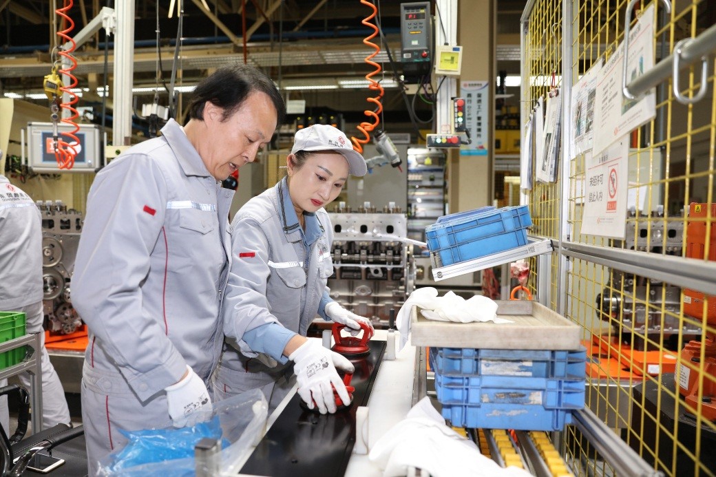 向奋斗者致敬:中视协文艺志愿者小分队走进东风商用车开展服务采风 - 第4张 - 提加商用车网 向奋斗者致敬:中视协文艺志愿者小分队走进东风商用车开展服务采风 - 第4张