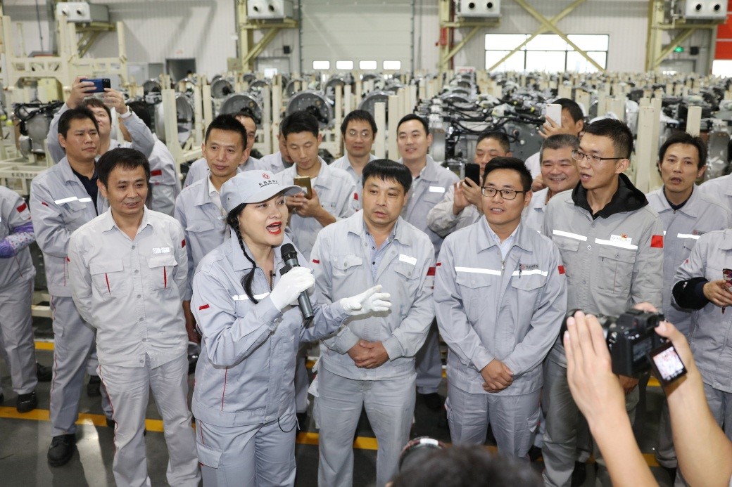 向奋斗者致敬:中视协文艺志愿者小分队走进东风商用车开展服务采风 - 第8张 - 提加商用车网 向奋斗者致敬:中视协文艺志愿者小分队走进东风商用车开展服务采风 - 第8张