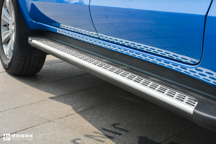 货箱没有凸起的轮拱,配置堪比乘用车,帅铃T6创客精英版皮卡实拍 - 第7张 - 提加商用车网 货箱没有凸起的轮拱,配置堪比乘用车,帅铃T6创客精英版皮卡实拍 - 第7张