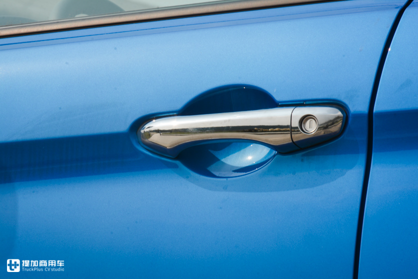 货箱没有凸起的轮拱,配置堪比乘用车,帅铃T6创客精英版皮卡实拍 - 第8张 - 提加商用车网 货箱没有凸起的轮拱,配置堪比乘用车,帅铃T6创客精英版皮卡实拍 - 第8张