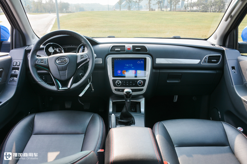 货箱没有凸起的轮拱,配置堪比乘用车,帅铃T6创客精英版皮卡实拍 - 第9张 - 提加商用车网 货箱没有凸起的轮拱,配置堪比乘用车,帅铃T6创客精英版皮卡实拍 - 第9张